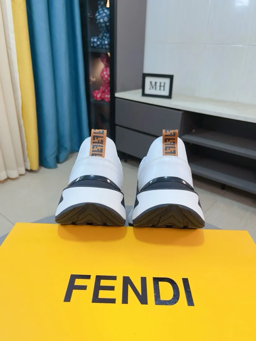 Factory price 458🌹🌹[fendi] Fendi classic and comfortable men, this complex sneaker is made of soft calfskin➕genuine leather lining➕original ultra-light rubber material rough outsole. This unique light and thin style is suitable for the casual and exquisite sensibility of this season. It is comfortable and natural on the feet. It is an everyday style for casual travel in autumn and winter! 38/44